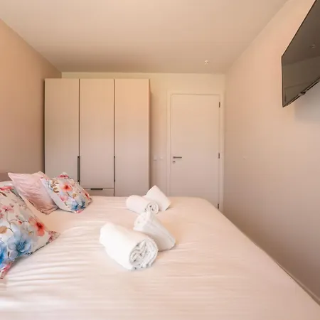 Whispering Waves With Parking & Terrace By Interhome アパート