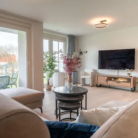 Whispering Waves With Parking & Terrace By Interhome Διαμέρισμα *