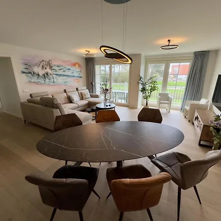 Whispering Waves With Parking & Terrace By Interhome Διαμέρισμα *